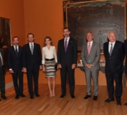 Fotografía de grupo de Sus Altezas Reales los Príncipes de Asturias junto a el ministro español de Asuntos Exteriores y de Cooperación, el presidente 